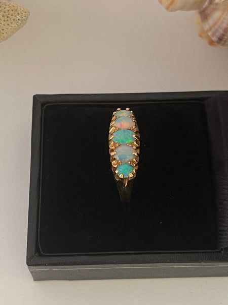 Opal Ring Antique 18ct Gold