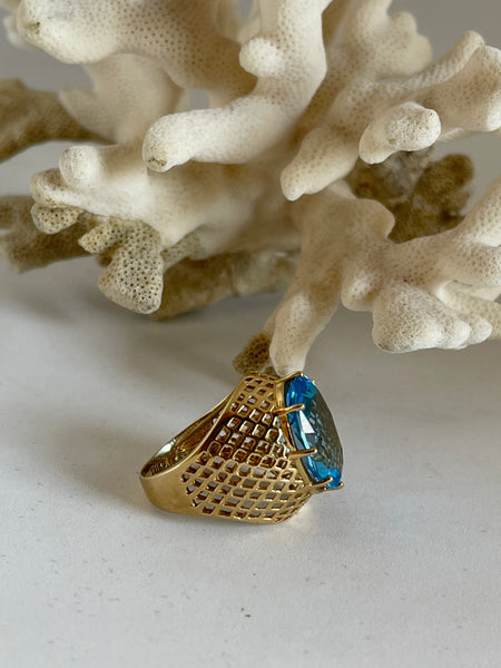 Topaz and 14ct Gold Ring Large