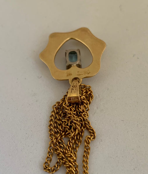 18ct gold vintage Aquamarine pendant necklace