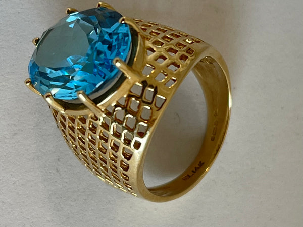 Topaz and 14ct Gold Ring Large